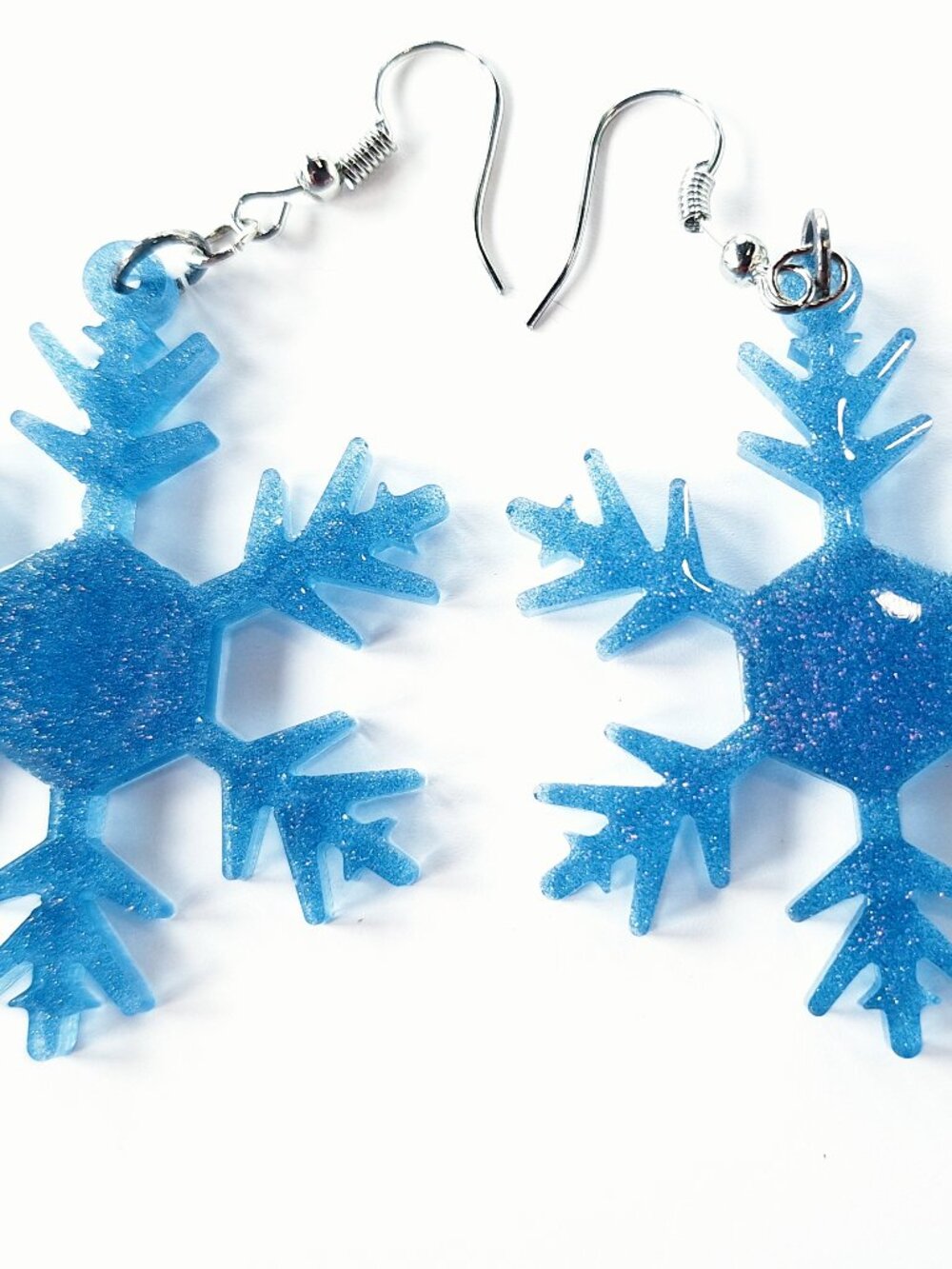 ❄️ Holiday Blue Snowflake Dangle Earrings – Glitter Resin Winter Jewelry